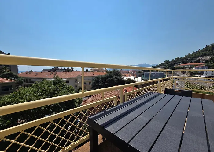 Everest - By Ligooria 아파트 피에트라리구레